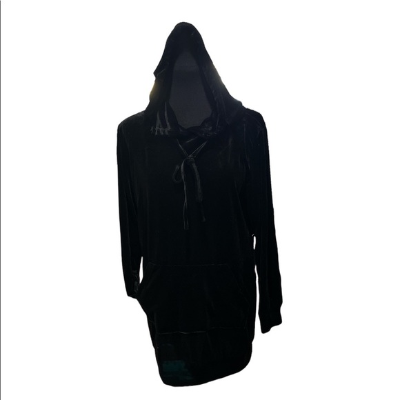 Very Moda Tops - Black velvet hoodie NWT